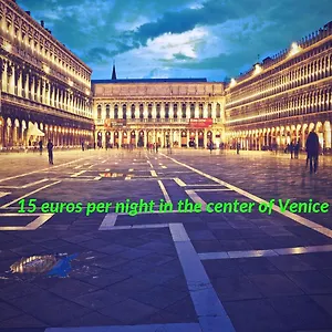 https://venice-central-hostel.hotelslidodijesolo.com